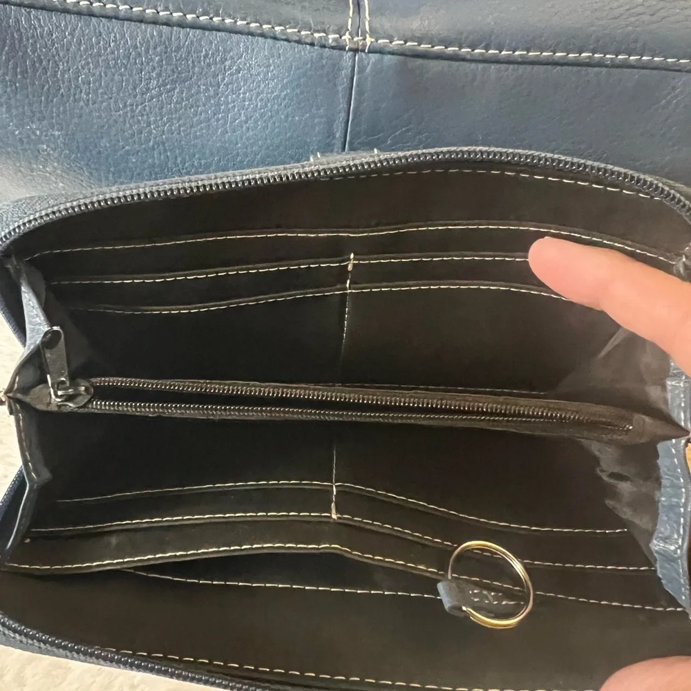 Tignanello leather bag and matching wallet. - Picture 6 of 9